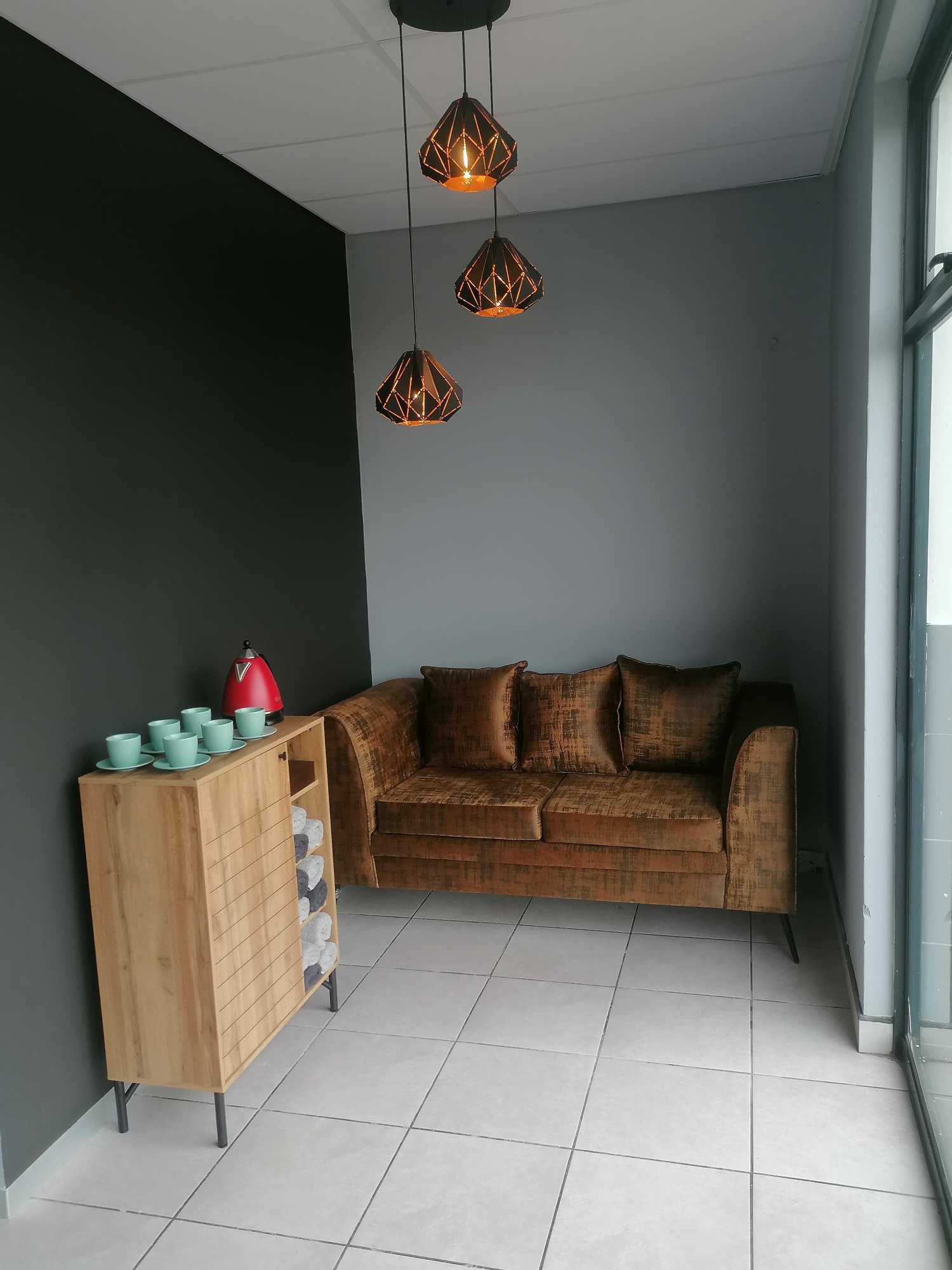 Relaxation lounge with velvet couch and pendant lights